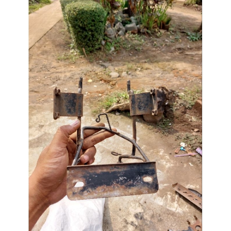 Breket Pangkon Lampu Depan Megapro Primus Original