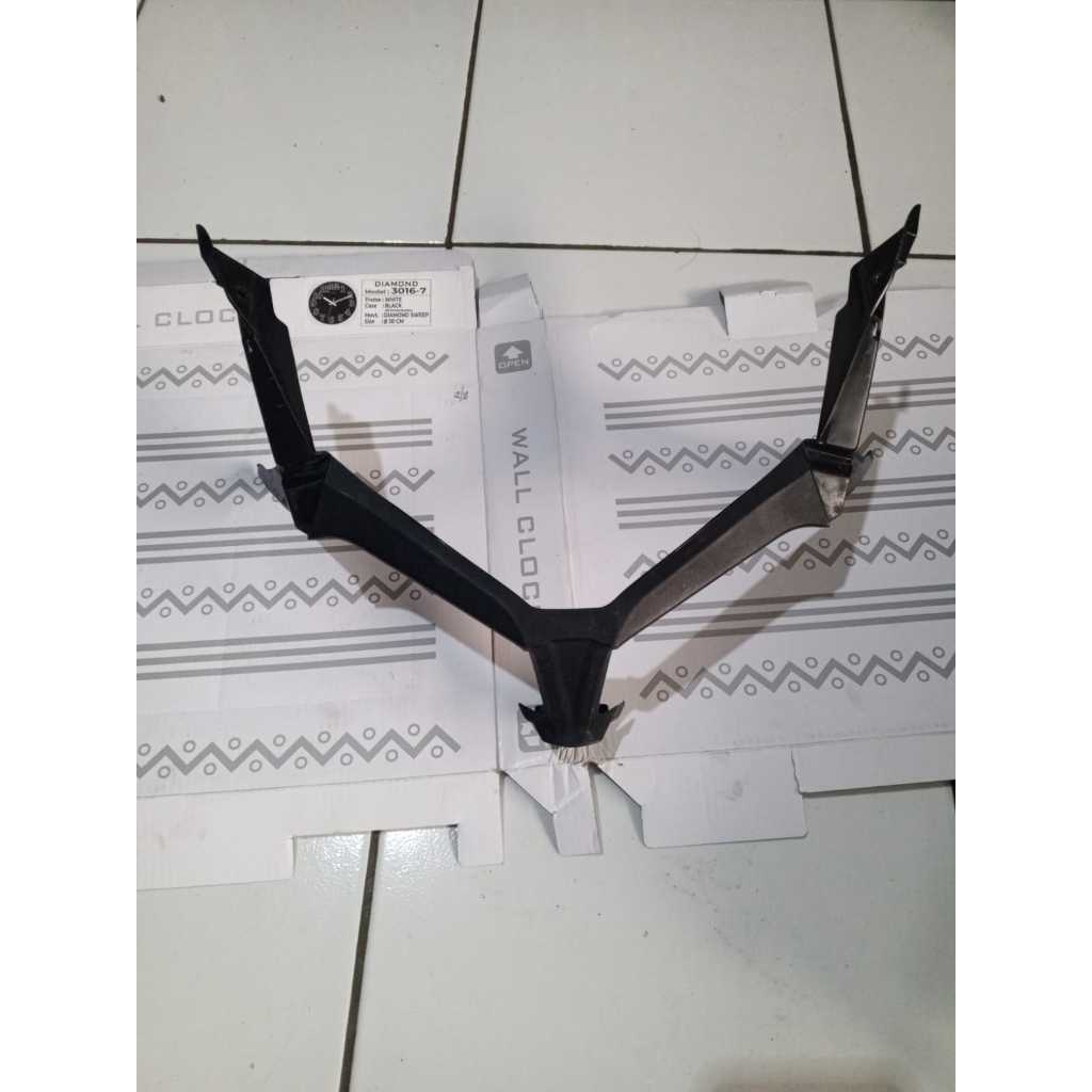 garnis garnish kaper cover bawah lampu depan vario 125 vario 150 led new ORIGINAL 2018-2023