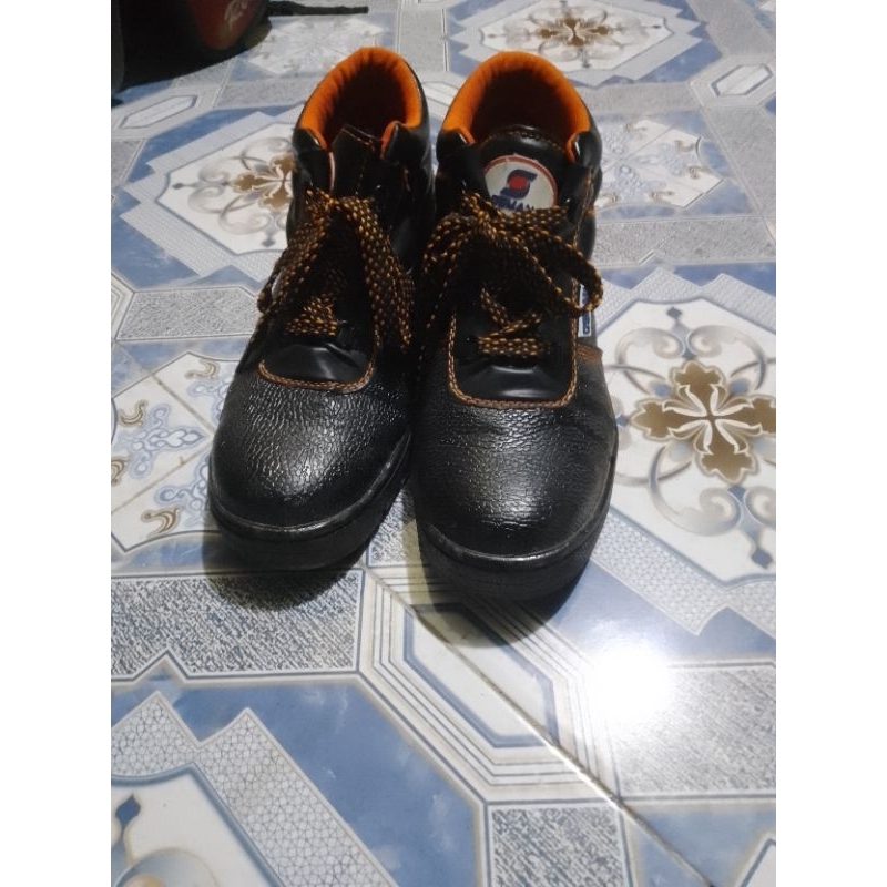 sepatu safety osman