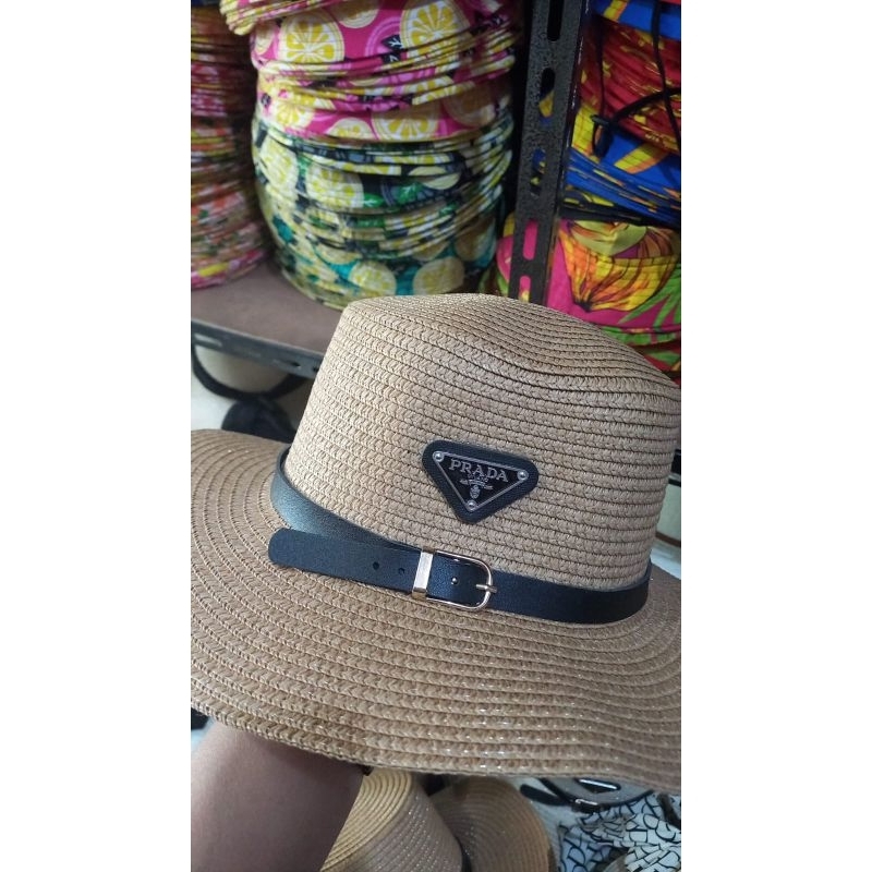 Topi Pantai jerami Prada