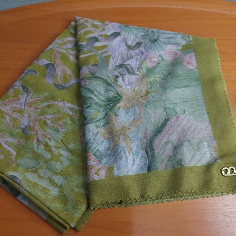 PRELOVED RARE ITEM. Buttonscarves TLM 1.0 Mustard
