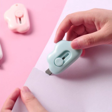 

Cashback Tambahan Mini Cutter Pisau Pemotong Kertas Portable Bentuk Awan Pisau Mini Kecil A9