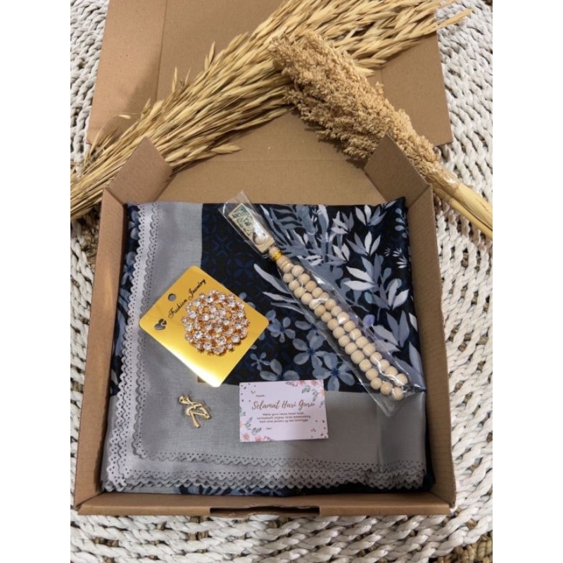 

HAMPER HARI GURU MOTIF