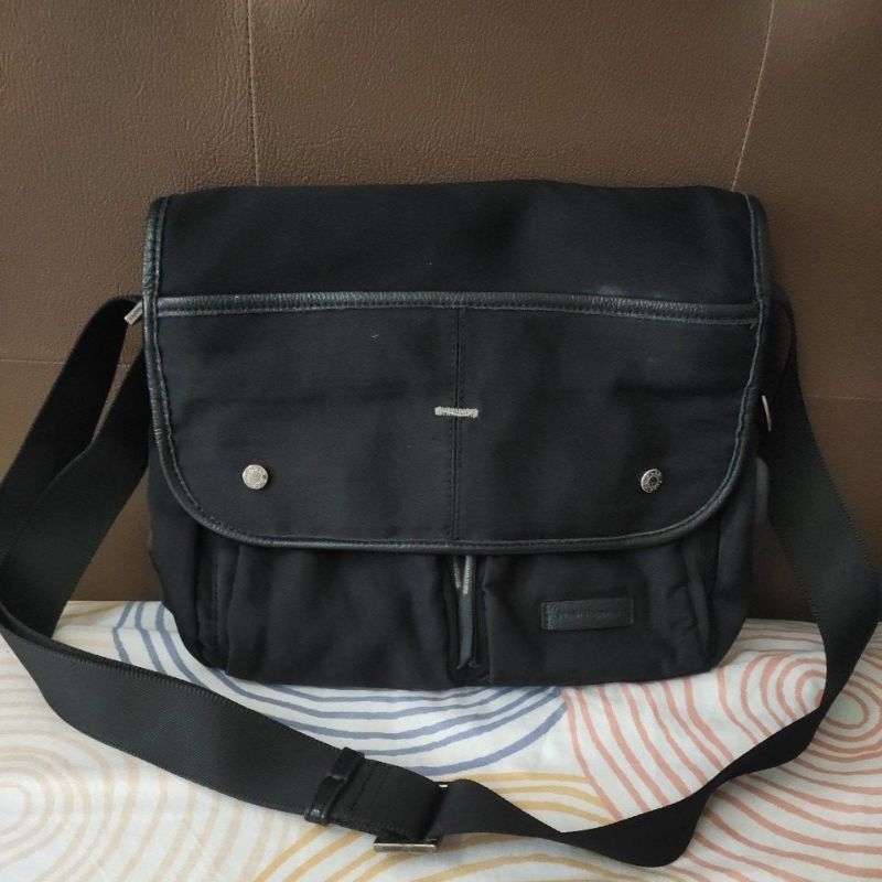 Preloved tas pria hush puppies