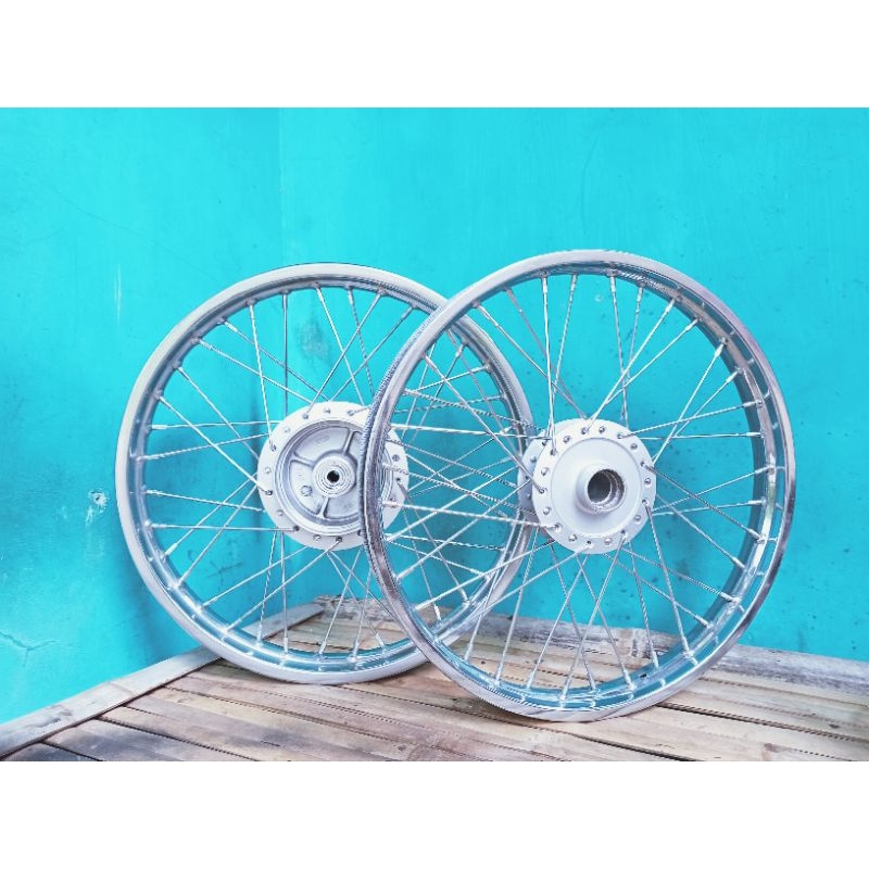 Velg pelek jari-jari depan belakang motor Honda Revo absolute/kharisma