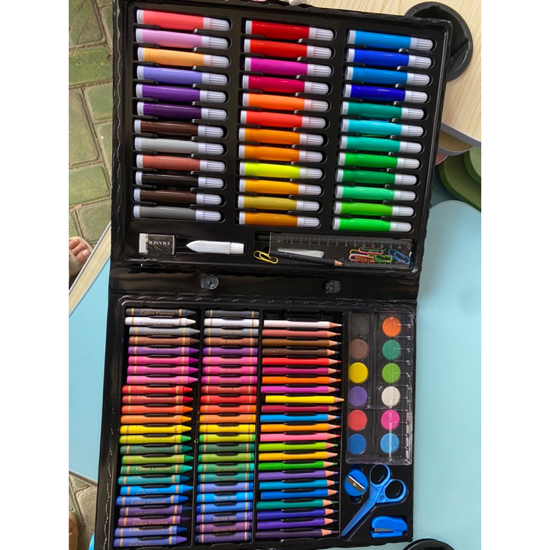 

Crayon Pensil Warna Art Set (150pc)