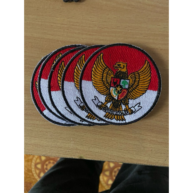 emblem bordir garuda bulat