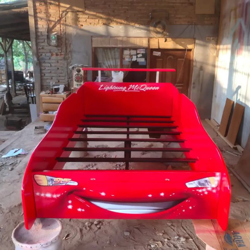 tempat tidur anak laki laki karakter mobil mequen