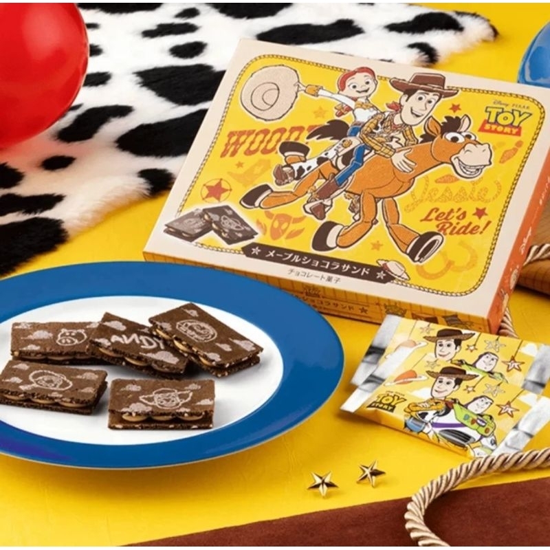 

Tokyo Banana Disney Sweets Maple Chocolate Sandwich Cookies isi 8