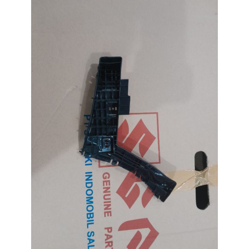 Breket bumper belakang SX4