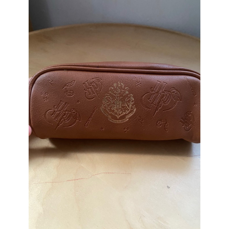 

Miniso X Harry Potter Embossed Gold Stamp Pencil Case