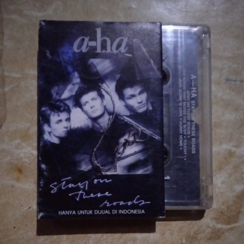 kaset pita a-ha stay on these roads