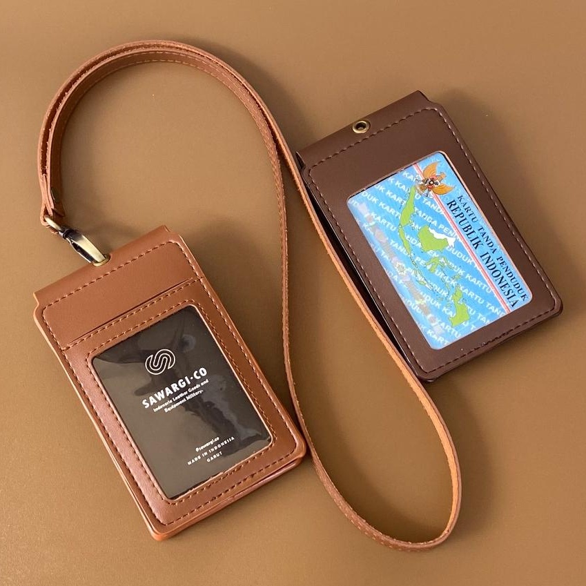 

Big Discount ID Card Holder Kulit Magnet Flip 2 sisi Name Tag holder kulit by Sawargico Raska