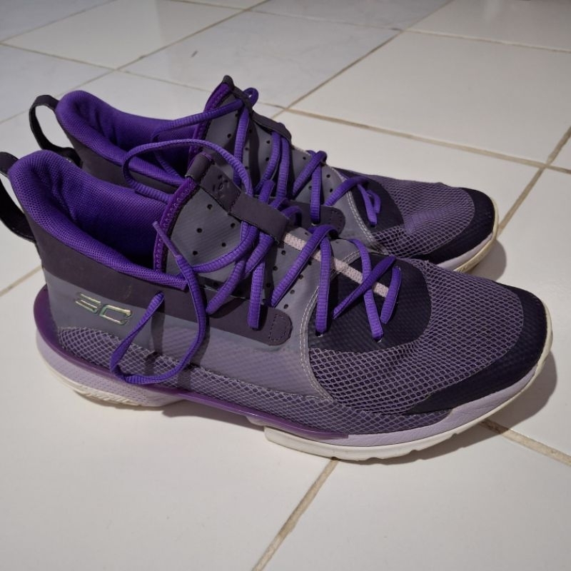 Sepatu basket curry 7 size 45 kondisi tapak decit second ori