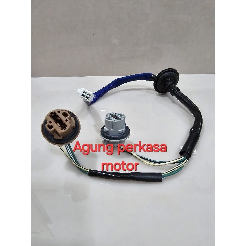 Soket lampu rem,soket lampu belakang innova reborn(original)