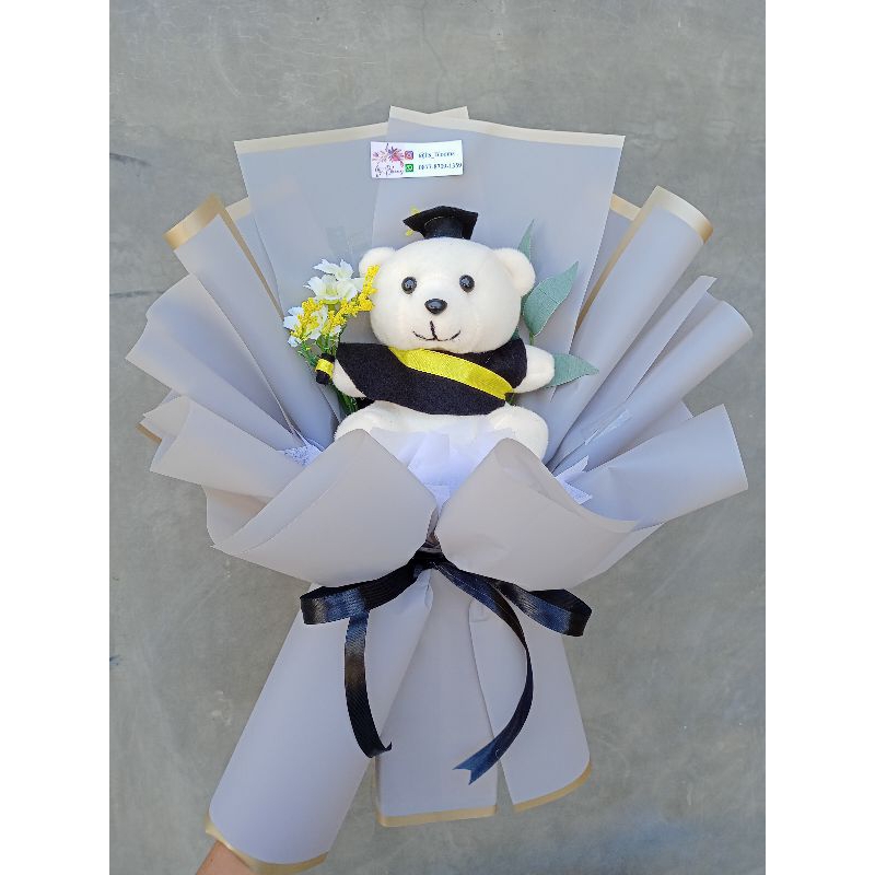 

Bucket wisuda mini by @itsblooms.id