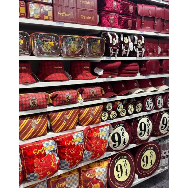 

Miniso X HarryPotter Harry Potter 9¾ 934 Series Tempat Wadah Makan Lunch Box Tempat Pensil Alat Tulis