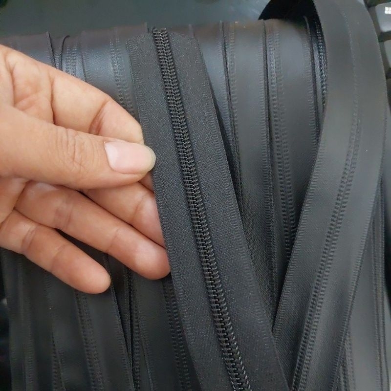 Daun Resleting Anti Air Waterproof No. 5. Meteran