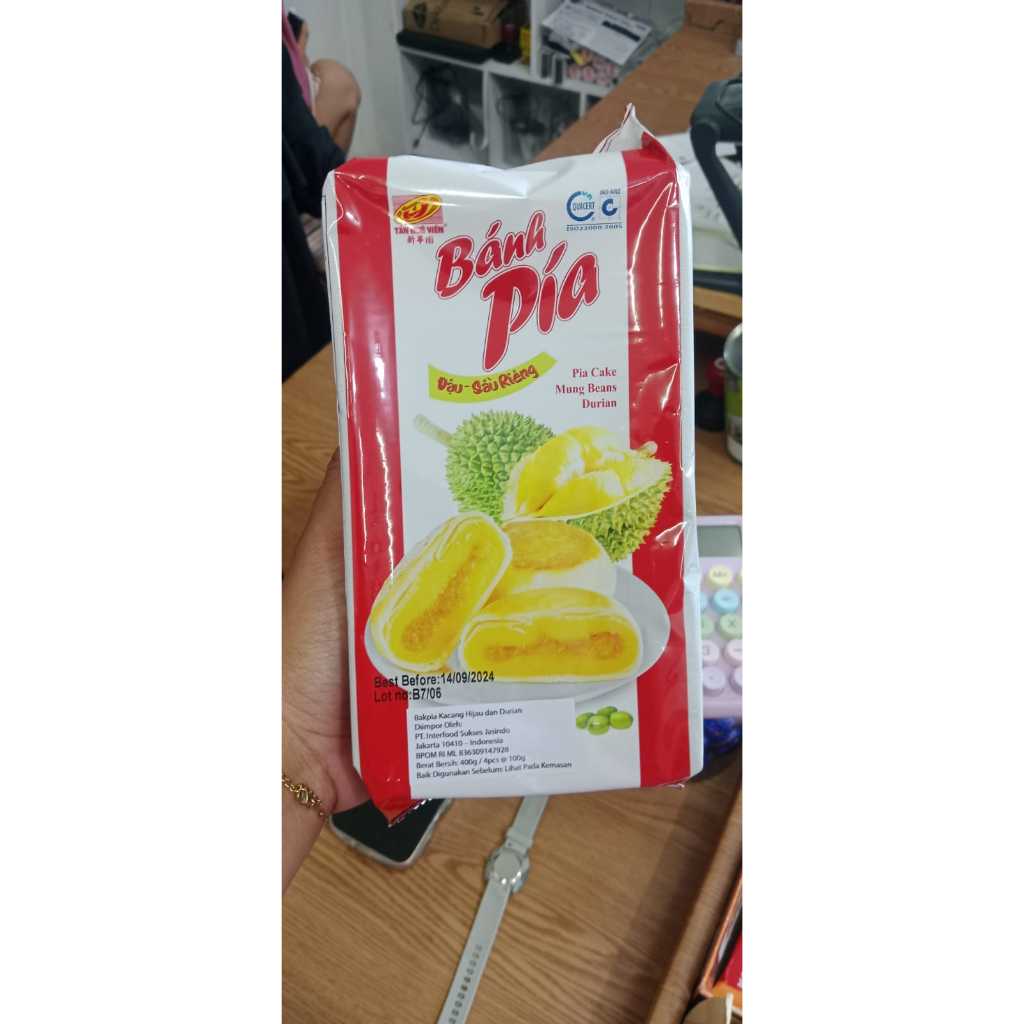 

Banh Pia Kacang Hijau Dan Durian 100 gram EXP 14 SEPTEMBER 2024