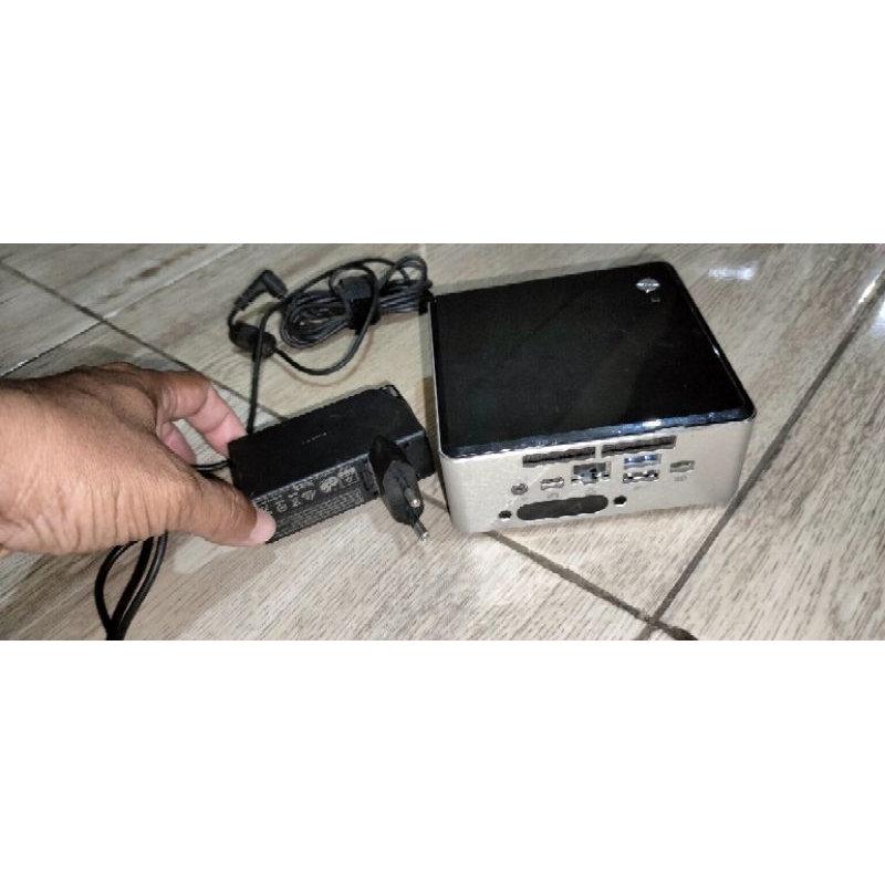 PC mini INTEL NUC Core i3 gen 5 CPU 2.100GHz, RAM 4gb, SSD Nvme 128gb, bekas , normal, bagus