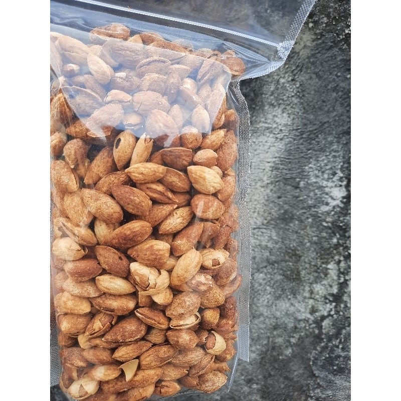 

kacang almond panggang kulit rasa susu ( Almonds in shell milk flavor)