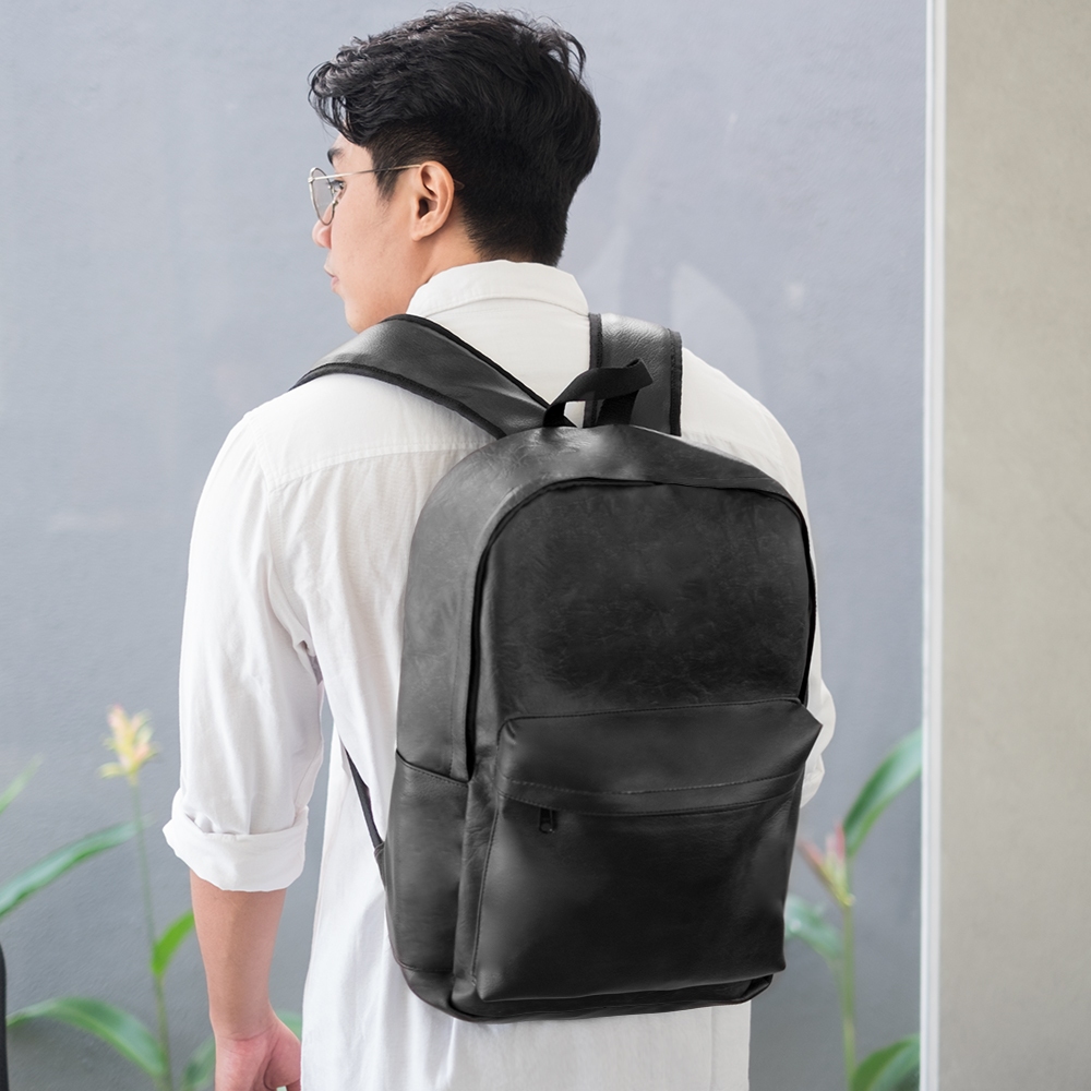 ACCRA Hitam Tas Punggung Ransel Laptop Kulit Pria Kerja Kuliah from The Daily Smith