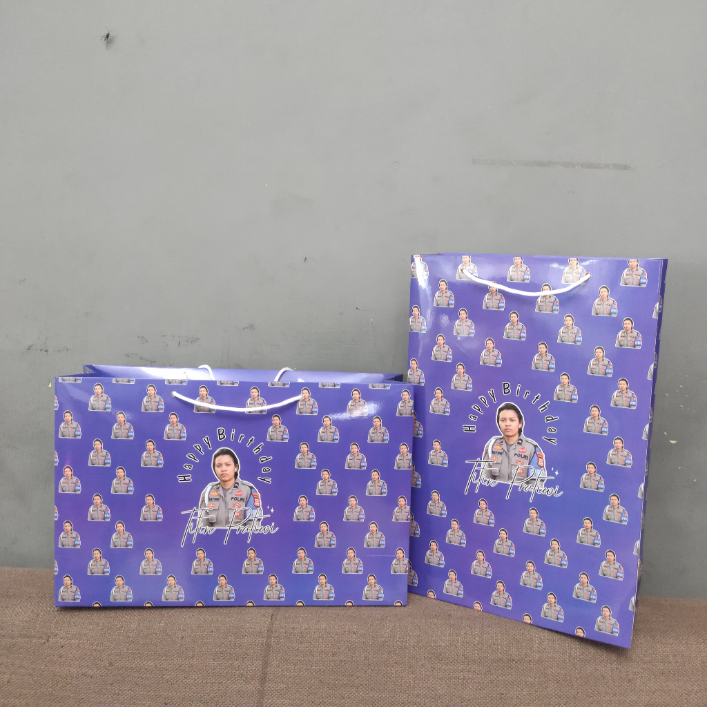 

PAPERBAG CUSTOM WAJAH / foto sendiri / Paperbag buat kado / paper bag ultah