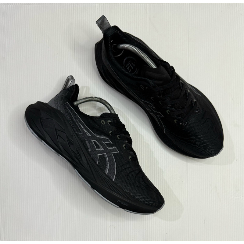 Asics Novablast FullBlack (41,5)