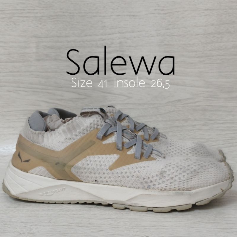sepatu gunung hiking casual Salewa Bello