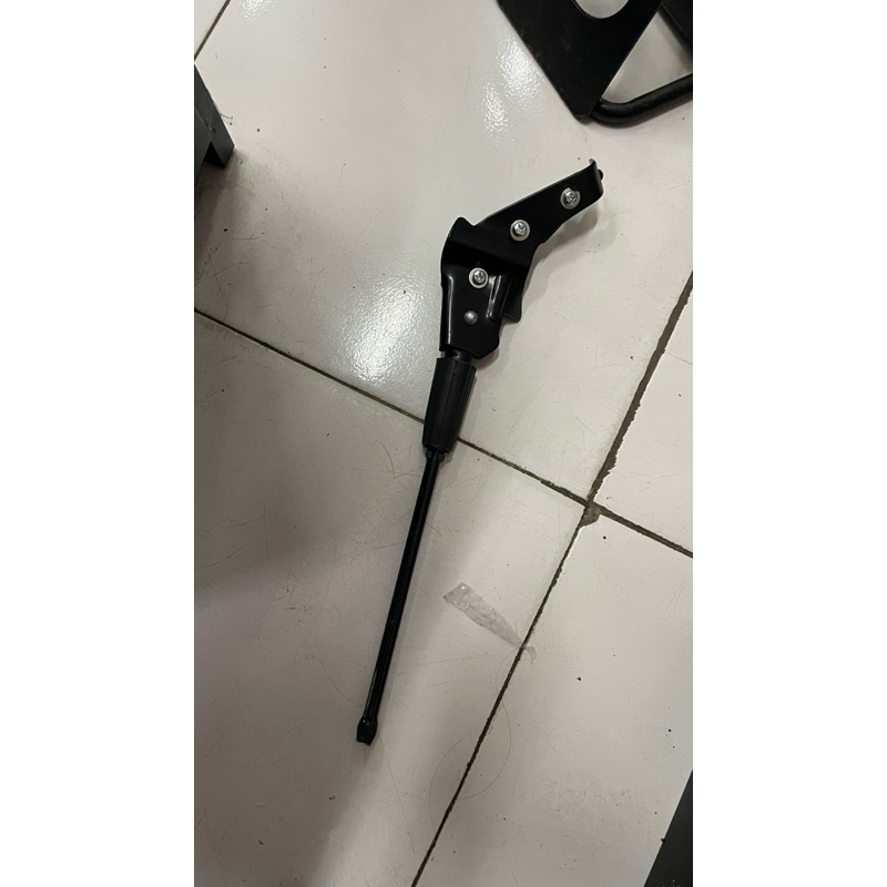 Standar samping sepeda model jepit besi hitam