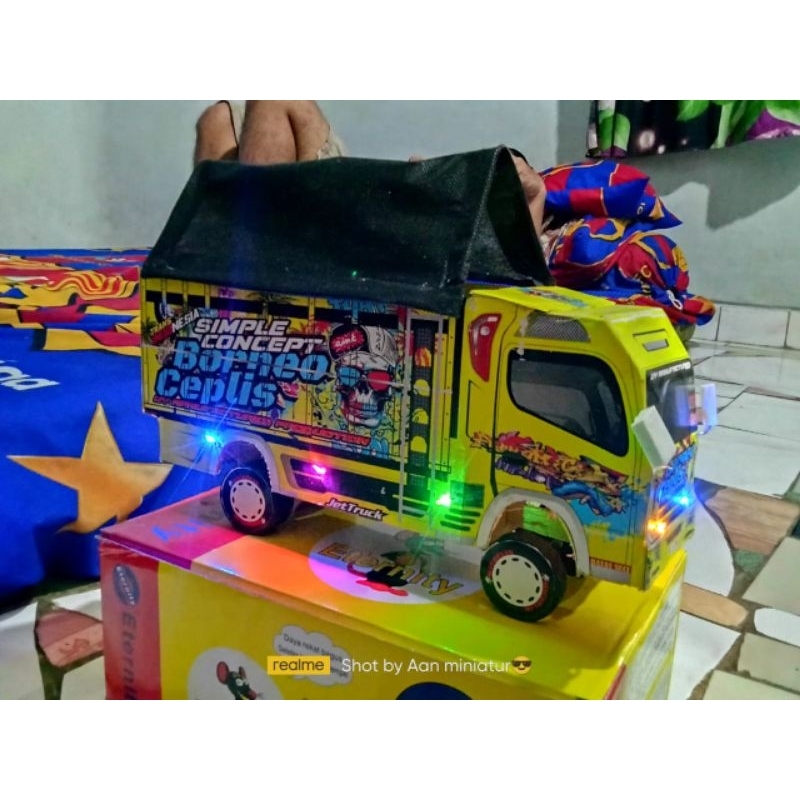 Miniatur Truk Oleng Miniatur Truk Lampu Terpal Murah Truk Oleng Roda Kayu Bisa Cod