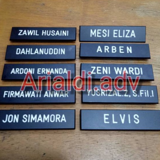 

KP8 Papan nama dada grafir hitam doff full MAGNET