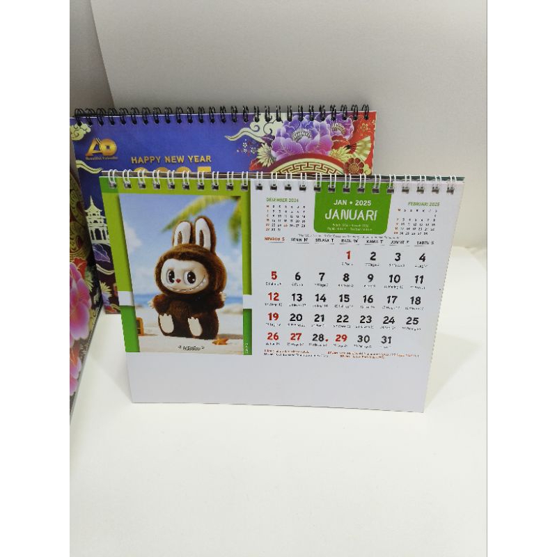 

kalender meja kartun lucu labubu 2025