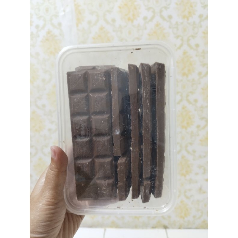 

COKLAT PATAHAN DELFI 500 GR