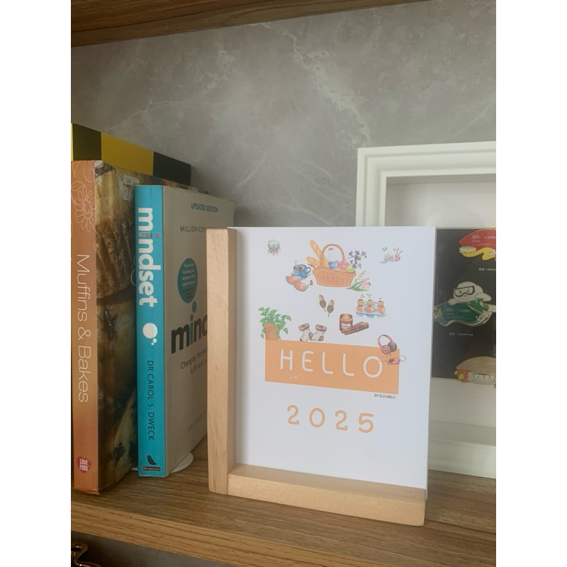 

Kalender Aesthetic 2025 by Olli Molii H01