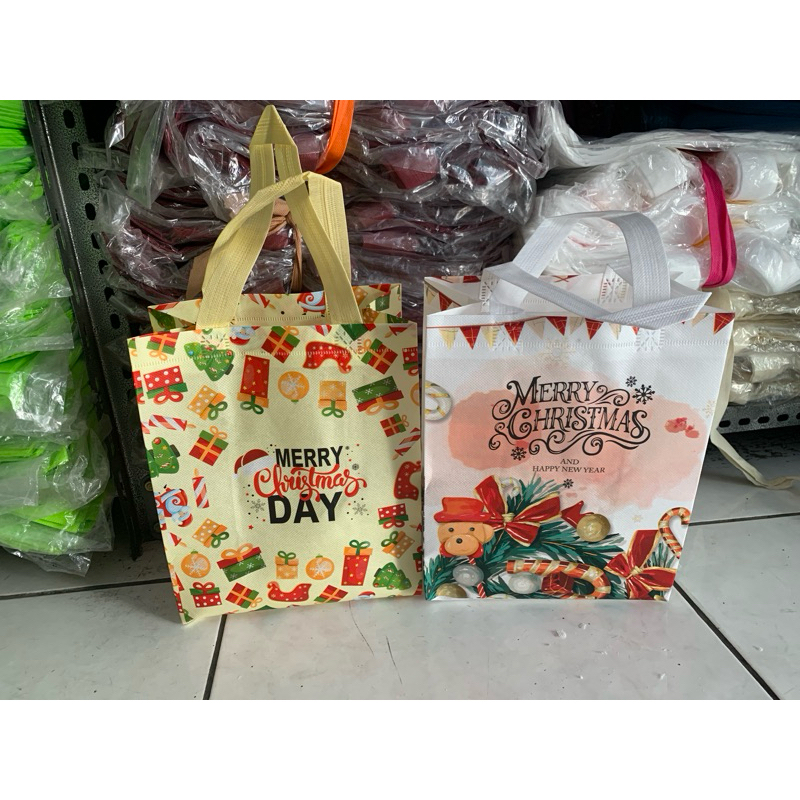 

(1 PCS) GOODIE BAG NATAL LAMINASI WATERPROOF 21x26x12/ TAS HAMPERS NATAL / TAS KADO