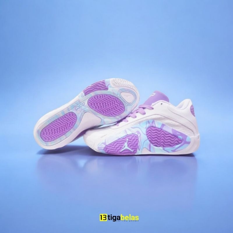 SEPATU AIR JORDAN TATUM 2 iridesent violet
