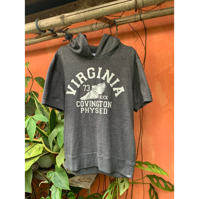 90’s discus athletic short sleeve sweatshirt