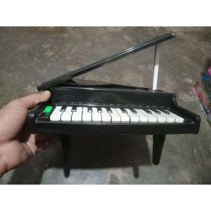 piano mainan bekas ukuran besar