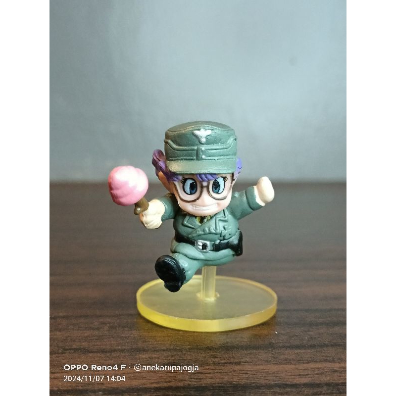 action figure Dr. Slump Arale