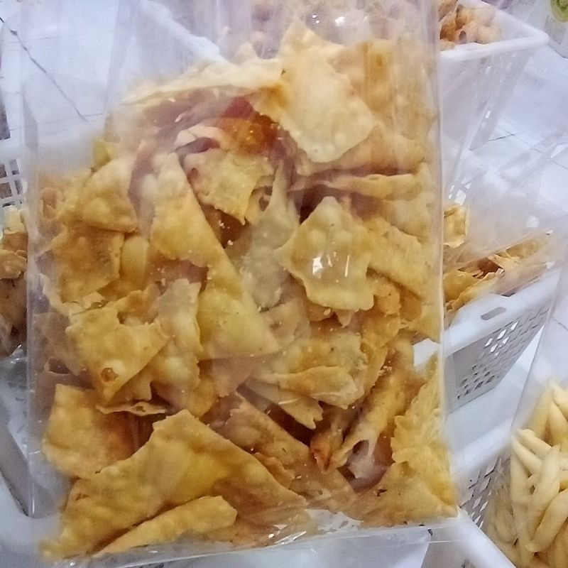 

Kerupuk Daun Bawang Camilan Gurih Pedas