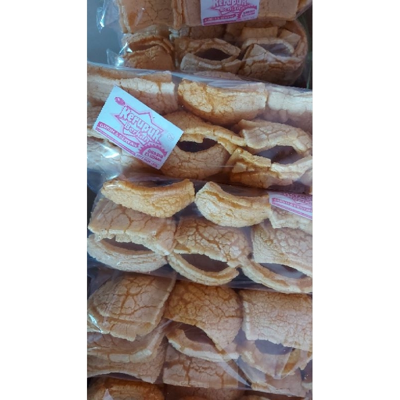 

krupuk rambak (coklat) kecil besar dan krupuk putih bulat