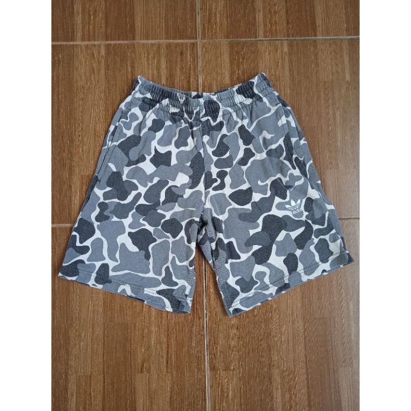 celana pendek adidas camo