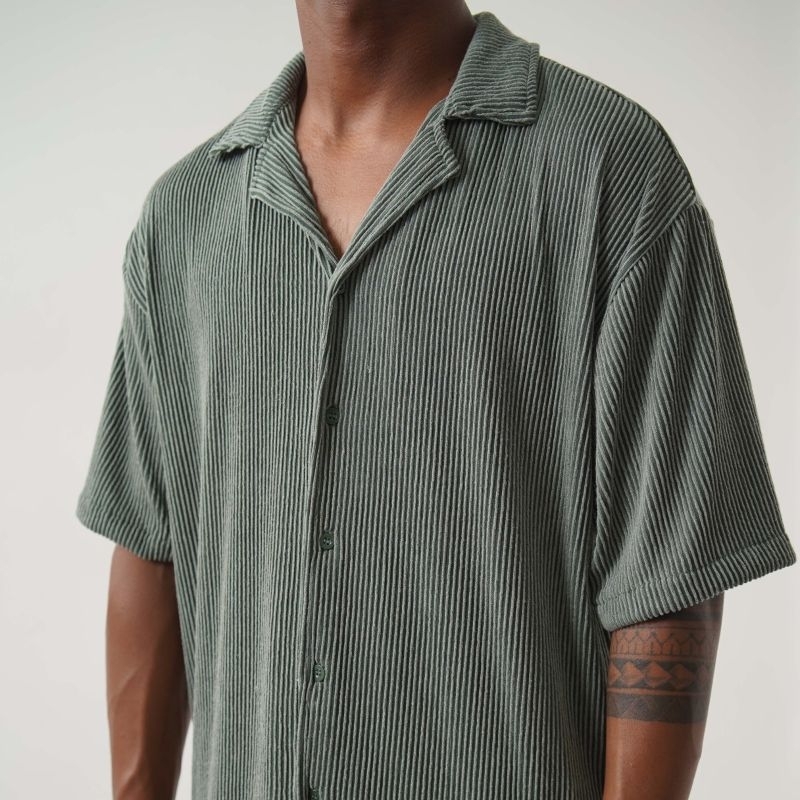 Kemeja oversize pria
