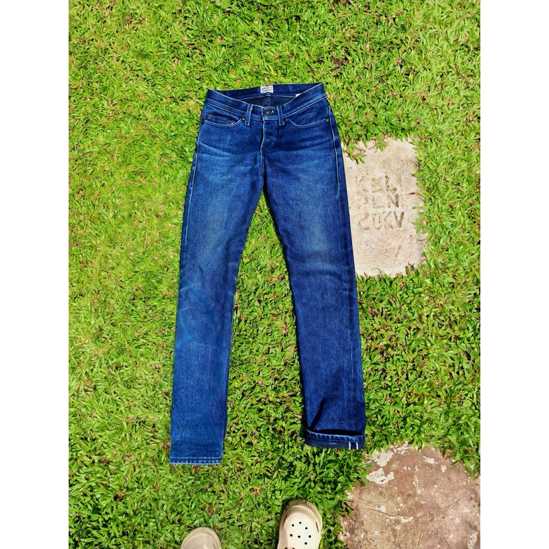 CELANA NAKED AND FAMOUS ( SECOND )