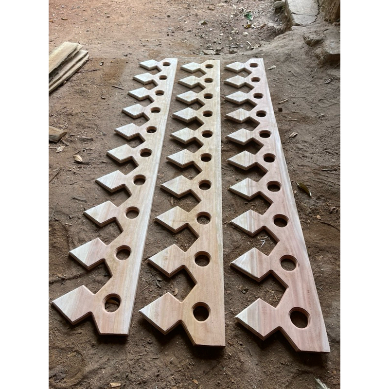 Lisplang lancip bolong jumbo mahoni 30cm