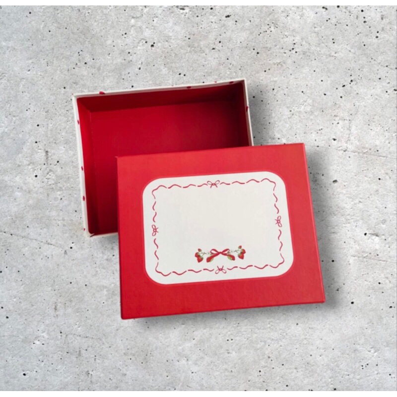 

Hardbox strawberry for gift hammpers-Box Only