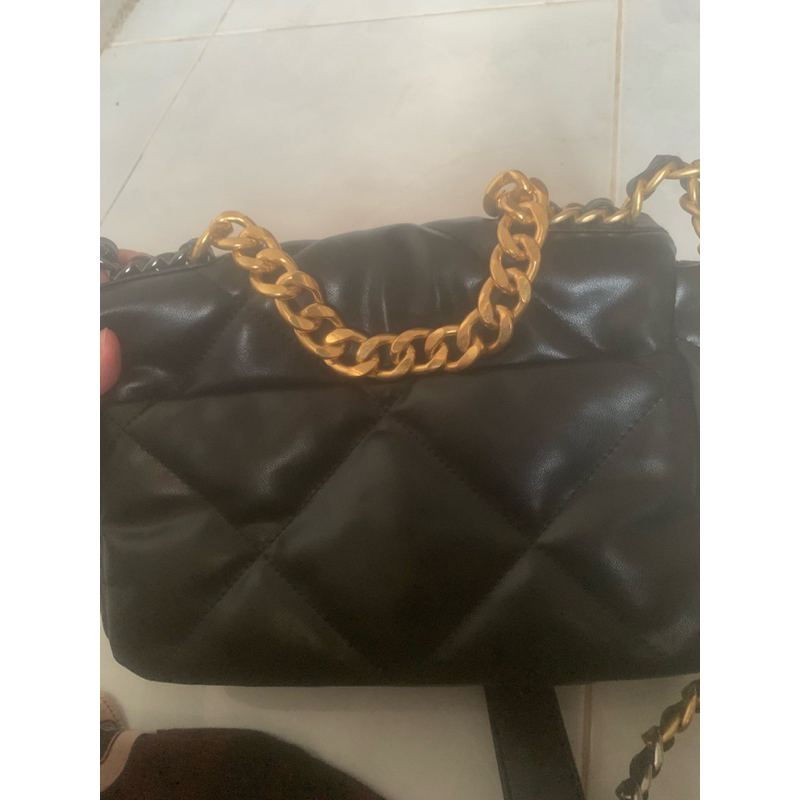 tas selempang / handbag CHANEL 19, second