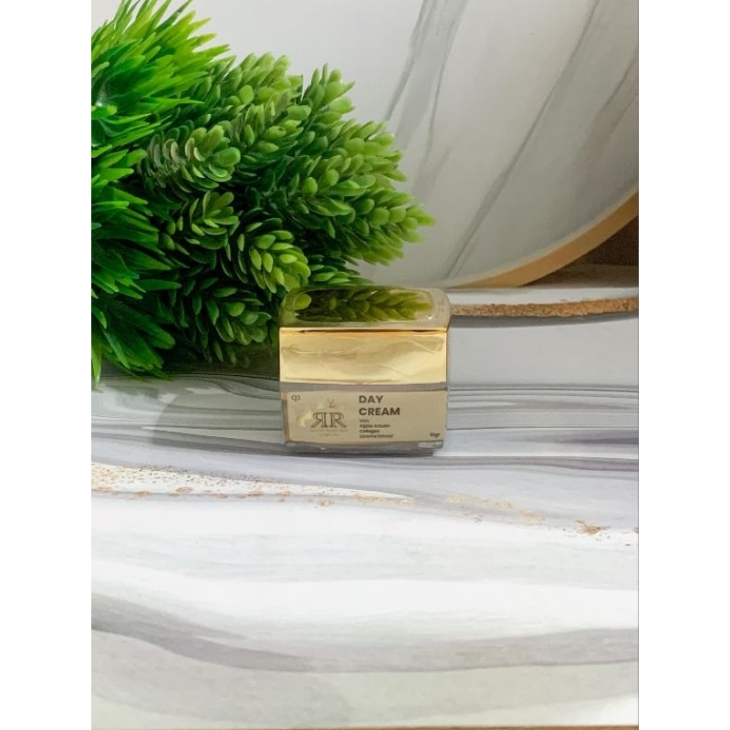 RR GLOW - DAY CREAM - Membantu Melindungi Kulit Dari Sinar UV - Mencegah Tanda Penuaan