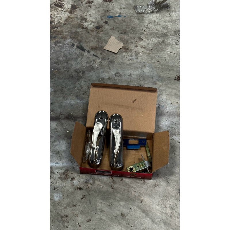 HANDLE GAGANG PINTU KAMAR MANDI